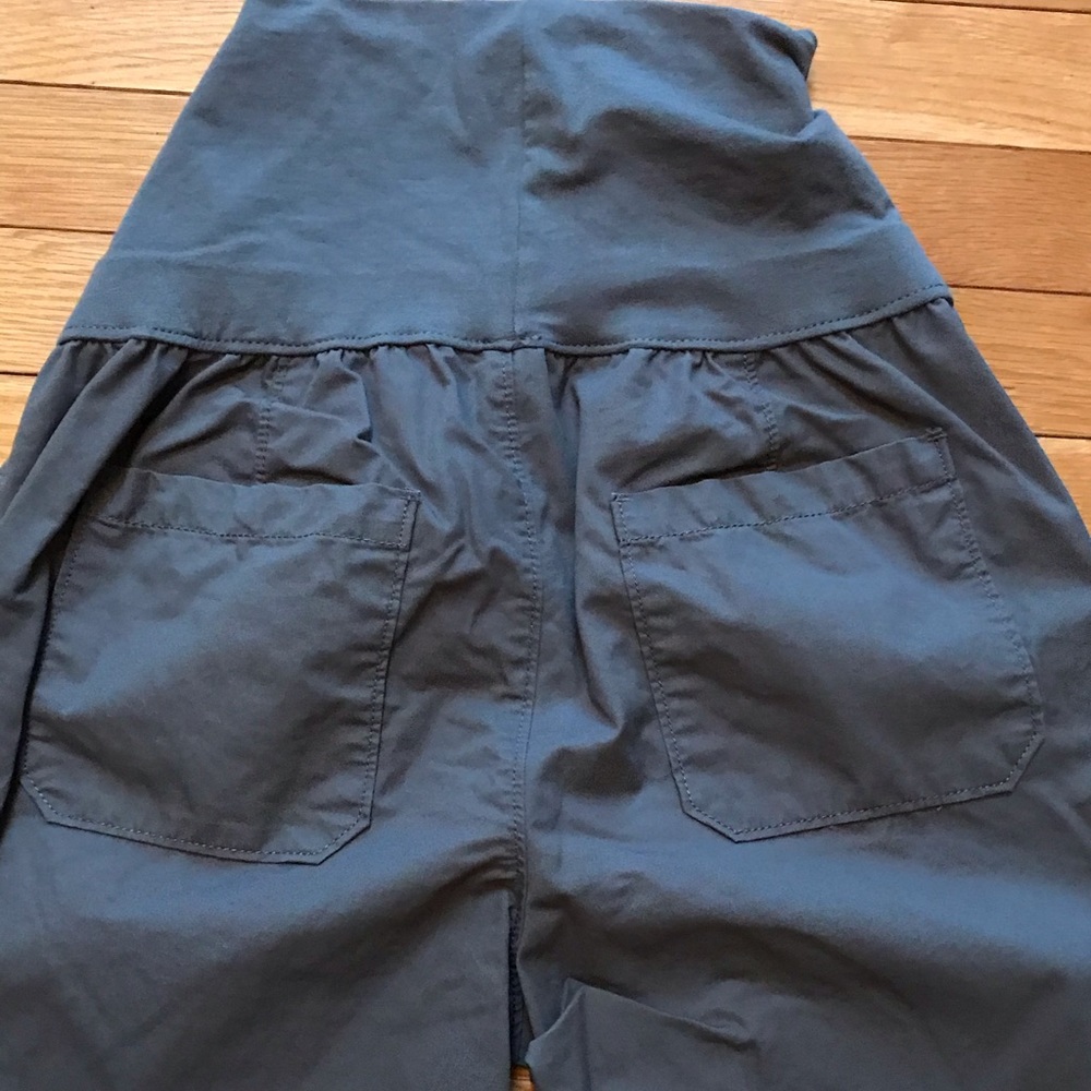 🎉3/$20🎉Old Navy comfy gray maternity pants. - Picture 4 of 5